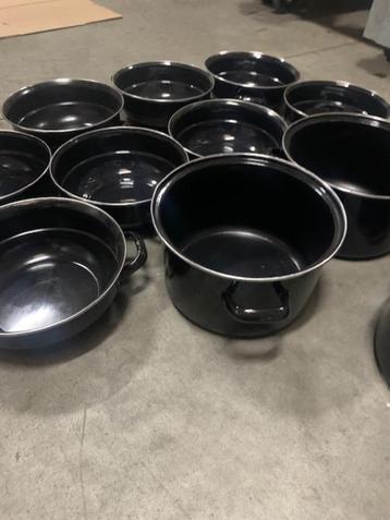 Mosselpannen beschikbaar voor biedingen