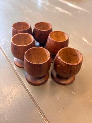 Vintage teak eier doppen beschikbaar voor biedingen