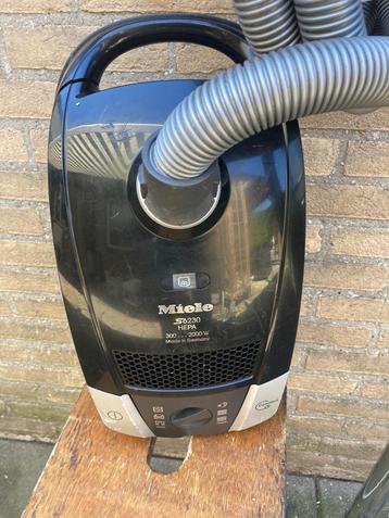 Miele S6230 HEPA stofzuiger van 2000 watt. beschikbaar voor biedingen