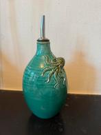 Keramieken oliekan met octopus., Gebruikt, Keramiek, Overige typen, Ophalen of Verzenden