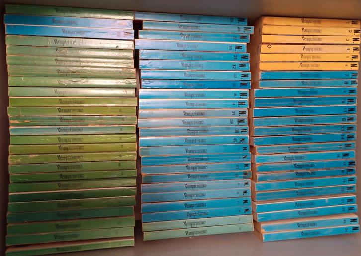 Vampirissimo strips voor volwassenen - 82 strips, Boeken, Stripboeken, Gelezen, Meerdere stripboeken, Ophalen of Verzenden