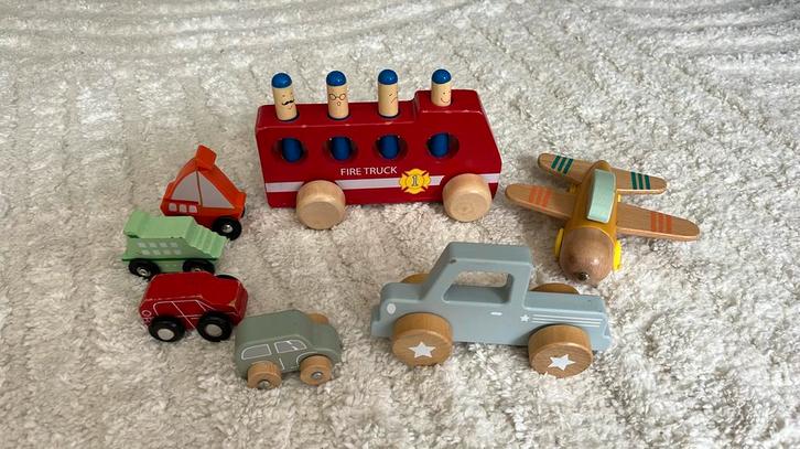 Houten voertuigen. brandweer/ vliegtuig, Kinderen en Baby's, Speelgoed | Bouwstenen, Gebruikt, Overige merken, Ophalen