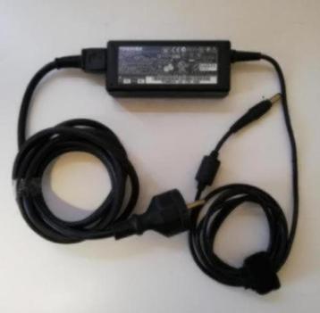 TOSHIBA Laptop Adapter SADP-65KB B