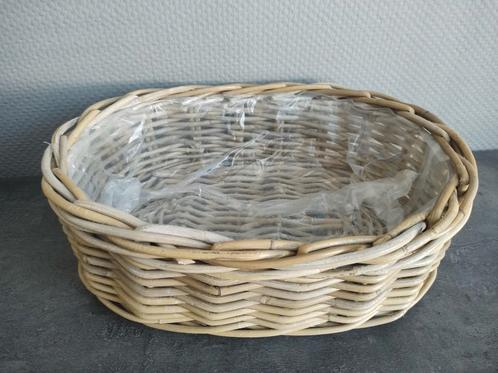 Super mooie mand voor bloemen of planten, Tuin en Terras, Bloembakken en Plantenbakken, Nieuw, Overige materialen, Binnen, Balkon