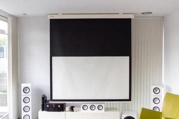 Projectiescherm ProCinema beschikbaar voor biedingen
