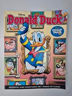 Donald duck 90 jaar avonturen met vriendelijke en vijand, Boeken, Stripboeken, Eén stripboek, Ophalen of Verzenden, Gelezen
