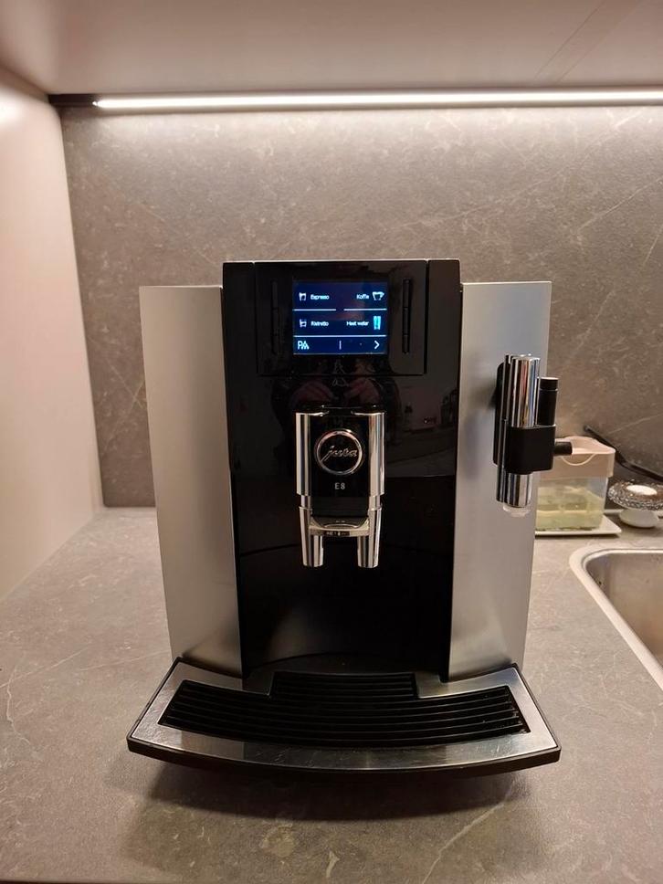 Nette Jura E8 Platina, Witgoed en Apparatuur, Koffiezetapparaten, Gebruikt, Gemalen koffie, Koffiebonen, Koffiemachine, 10 kopjes of meer