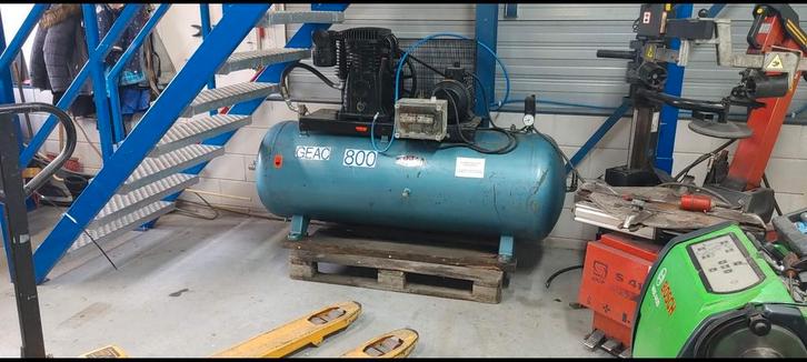 Mooie krachtige compressor 800L, Doe-het-zelf en Verbouw, Compressors, Gebruikt, 6 tot 10 bar, 100 liter of meer, 800 liter/min of meer