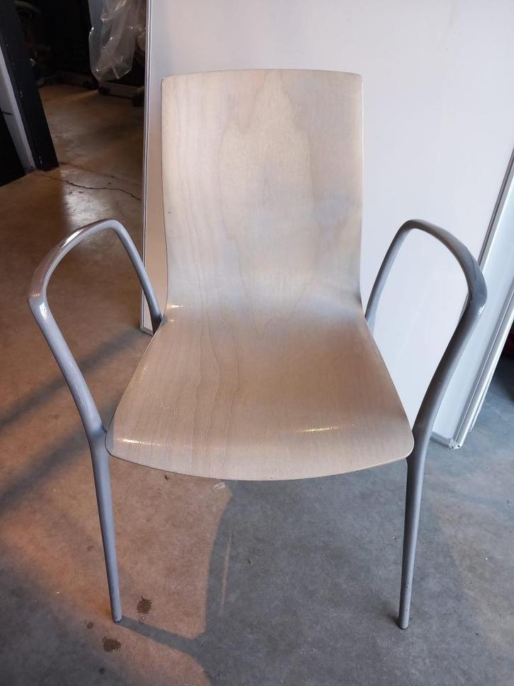 Vier Akaba Gorka stoelen design door Jorge Pensi  i.g.s, Huis en Inrichting, Stoelen, Gebruikt, Vier, Ophalen