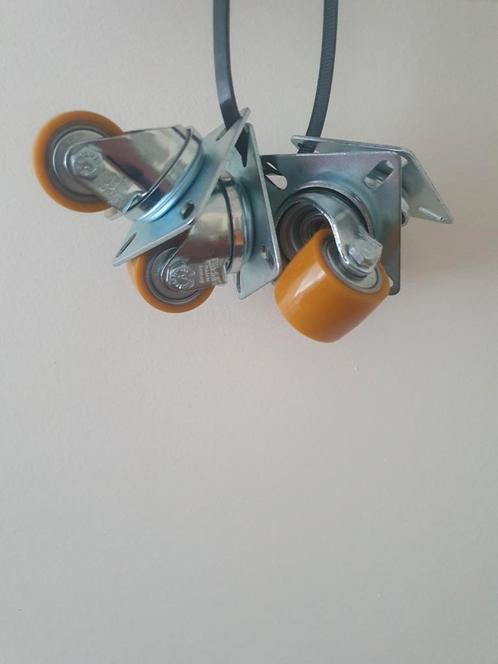 Zwenkwiel met bevestigingsplaat., Doe-het-zelf en Verbouw, Zwenkwielen, Zo goed als nieuw, Ophalen of Verzenden