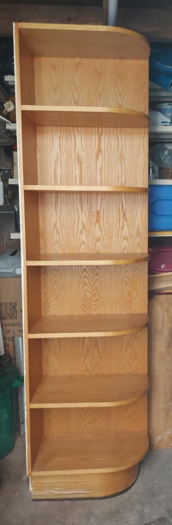 Keuken boekenkast beschikbaar voor biedingen