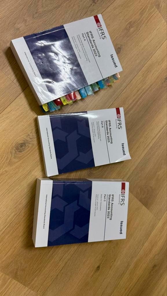 International financial reporting standards 2023, Boeken, Studieboeken en Cursussen, Zo goed als nieuw, HBO, Beta, Ophalen of Verzenden