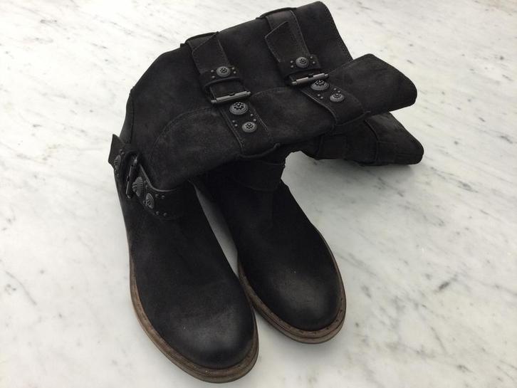 Zwarte stoere suède leren laarzen, maat 39., Kleding | Dames, Schoenen, Nieuw, Hoge laarzen, Zwart, Ophalen of Verzenden