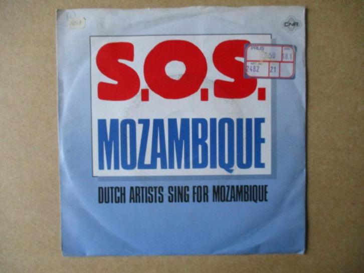 s1799 dutch artists - sos mozambique, Cd's en Dvd's, Vinyl Singles, Gebruikt, Single, 7 inch, Ophalen