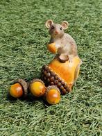 Muis op een eikel beeld - herfstdecoratie, Verzamelen, Efteling, Ophalen of Verzenden, Nieuw, Beeldje of Poppetje