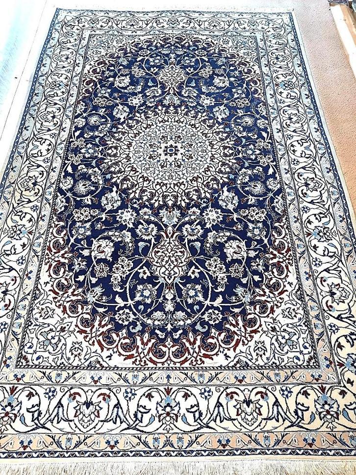 Fijn Geknoopt (Nain) tapijt- 255x163cm- wol & zijde Uit Iran, Huis en Inrichting, Stoffering | Tapijten en Kleden, Zo goed als nieuw