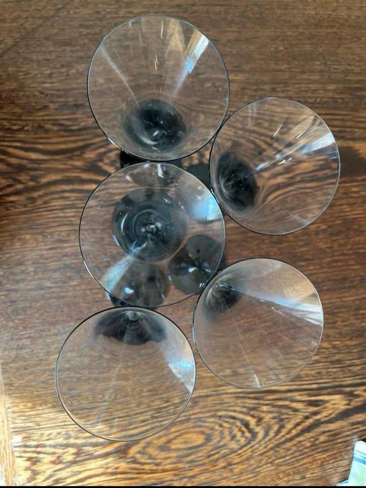 Set van 5 Vintage Glazen met Zwarte Voet, Huis en Inrichting, Keuken | Servies, Zo goed als nieuw, Glas of Glazen, Overige stijlen