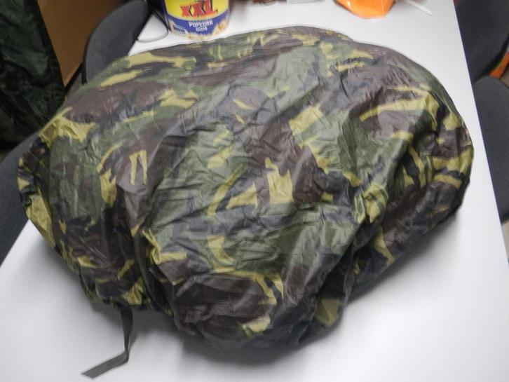 Backpack hoes camouflage regenhoes ex defensie (universeel), Verzamelen, Militaria | Algemeen, Landmacht, Embleem of Badge, Nederland