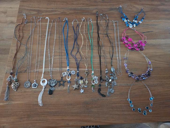 PAKKET met 19 KETTINGEN... MISS ETAM...NIEUW/ZGAN, Sieraden, Tassen en Uiterlijk, Kettingen, Zo goed als nieuw, Overige materialen