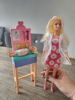 Dokter barbie met kind, Kinderen en Baby's, Speelgoed | Poppen, Zo goed als nieuw, Ophalen, Barbie