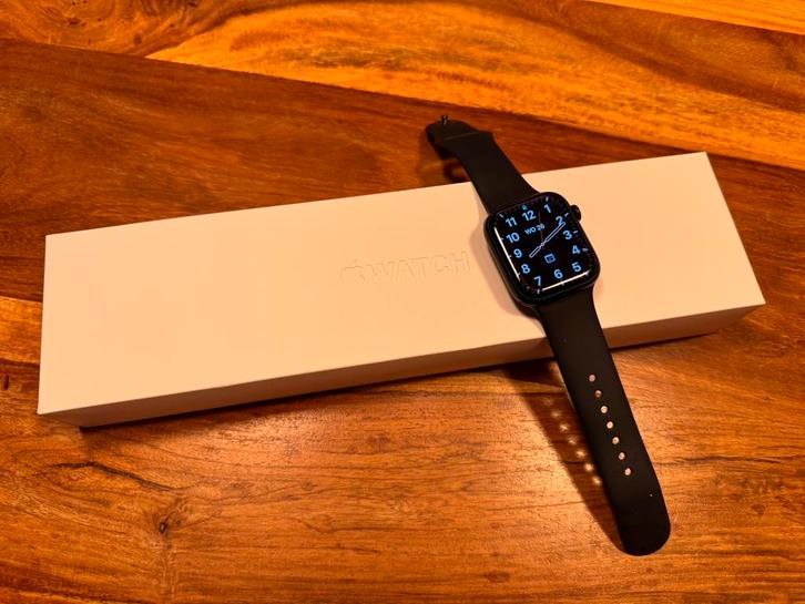 Apple Watch series 7 midnight 45mm, Sieraden, Tassen en Uiterlijk, Smartwatches, Gebruikt, iOS, Zwart, Ophalen