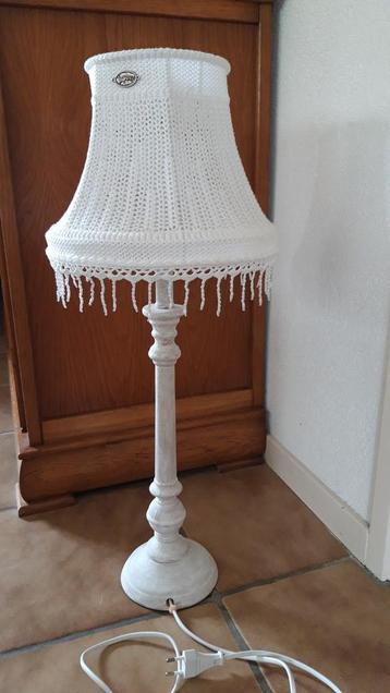 Vintage Tafellamp met Gehaakte Kap beschikbaar voor biedingen