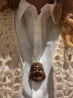 Ketting met boeddha hanger aan suede koord, Ophalen of Verzenden, Nieuw, Bruin, Overige materialen