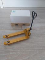 Schaalmodel Steinbock Boss handpallet truck/pompwagen NZG, Ophalen of Verzenden, Nieuw, Overige typen