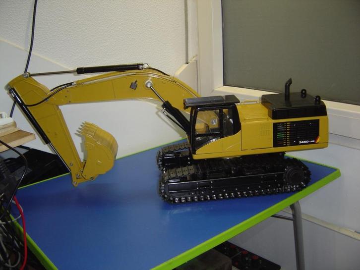 Wedico Bagger CAT 345D met Zender 2,4Ghz, Hobby en Vrije tijd, Modelbouw | Auto's en Voertuigen, Zo goed als nieuw, Overige typen