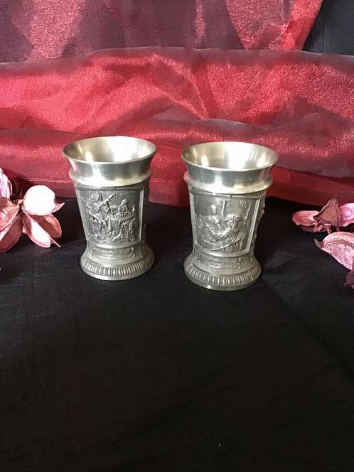 2 Zivertinnen wijnbekertjes WMF in relief, Antiek en Kunst, Antiek | Tin, Ophalen of Verzenden