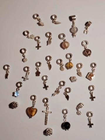 Assortiment zilveren imitatie beats bedels beschikbaar voor biedingen