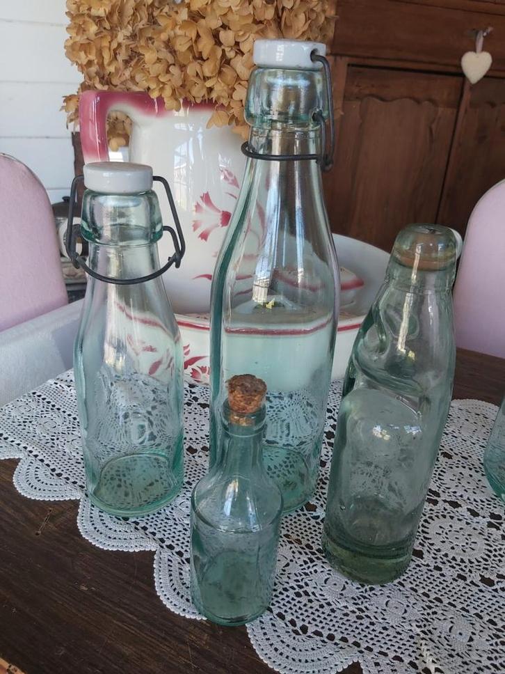 Brocante glazen flessen. Beugelfles fles porseleinen dop. 2, Verzamelen, Glas en Borrelglaasjes, Gebruikt, Overige typen, Ophalen of Verzenden