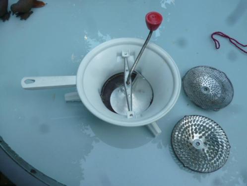 Moulinex roerzeef wit  Ø  24 cm 3 zeefjes zgan, Huis en Inrichting, Keuken | Keukenbenodigdheden, Zo goed als nieuw, Ophalen of Verzenden