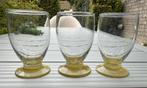 Viintage 3 glaasjes op gele voet. Glas licht geribbeld, Ophalen of Verzenden, Zo goed als nieuw, Borrel- of Shotglas