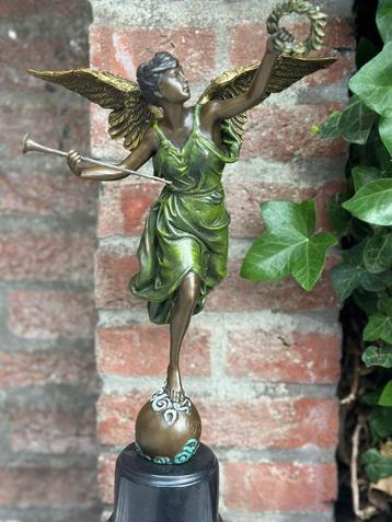 bronzen sculptuur  nike godin vrouw overwinning  beschikbaar voor biedingen