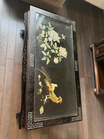 Antieke Chinese Tafel met Parelmoer Inleg beschikbaar voor biedingen