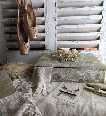 oude stoffen doos *Marries* beschikbaar voor biedingen