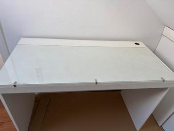 IKEA glasplaat met bureau beschikbaar voor biedingen