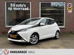 Toyota Aygo 1.0 VVT-i x-play | Airco | Camera | Cruise | Lee, Auto's, Voorwielaandrijving, Gebruikt, Euro 6, 4 stoelen