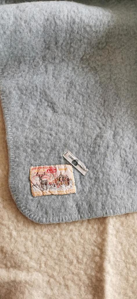 AaBe Scheerwollen baby deken.  Lichtblauw /crème., Huis en Inrichting, Woonaccessoires | Plaids en Woondekens, Ophalen of Verzenden