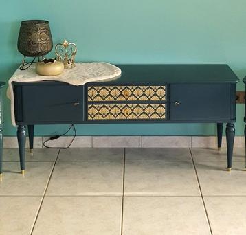 prachtige commode beschikbaar voor biedingen