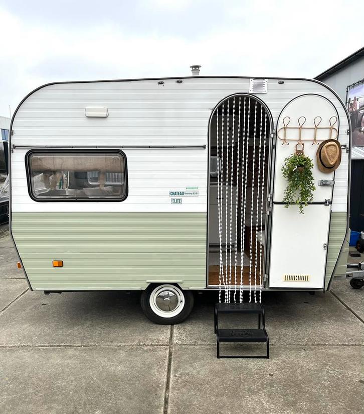 Caravan Chateau Touring 320 elite vintage gepimt retrro, Caravans en Kamperen, Caravans, Particulier, tot en met 3, 500 - 750 kg