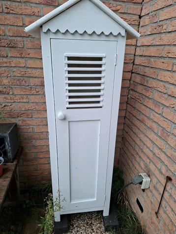 goed gelakt kastje. beschikbaar voor biedingen