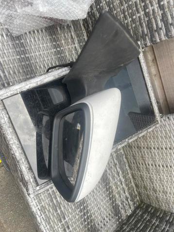 Seat mii rechter spiegel wit beschikbaar voor biedingen