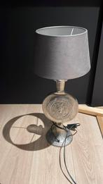 2 lampjes met zilveren kap 1 kap s beetje verkleurd, Huis en Inrichting, Ophalen of Verzenden, Eric custer/ versace stijl, Metaal