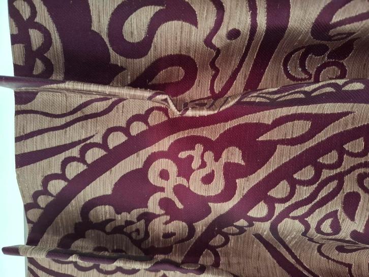 Over Gordijnen. Taupe en aubergine. Paisley motief.Zijdelook, Huis en Inrichting, Stoffering | Gordijnen en Lamellen, Zo goed als nieuw