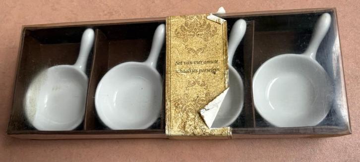 4 amuse schaaltjes, firma L. Dake & Zoon, porselein, Huis en Inrichting, Keuken | Servies, Zo goed als nieuw, Schaal of Schalen