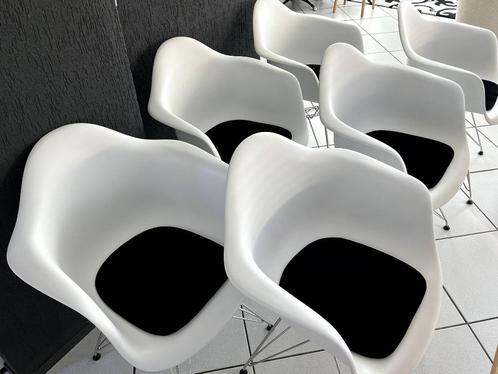 6 Eames replica eettafelstoelen., Huis en Inrichting, Stoelen, Zo goed als nieuw, Vijf, Zes of meer stoelen, Kunststof, Metaal