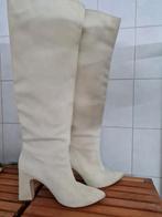 Roomwitte suedine laarzen van mango in maat 40. Slechts 1 ma, Hoge laarzen, Mango, Ophalen of Verzenden, Zo goed als nieuw