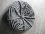 Mooie Grijze baret met klepje, pet, muts, Ophalen of Verzenden, Zo goed als nieuw, Muts